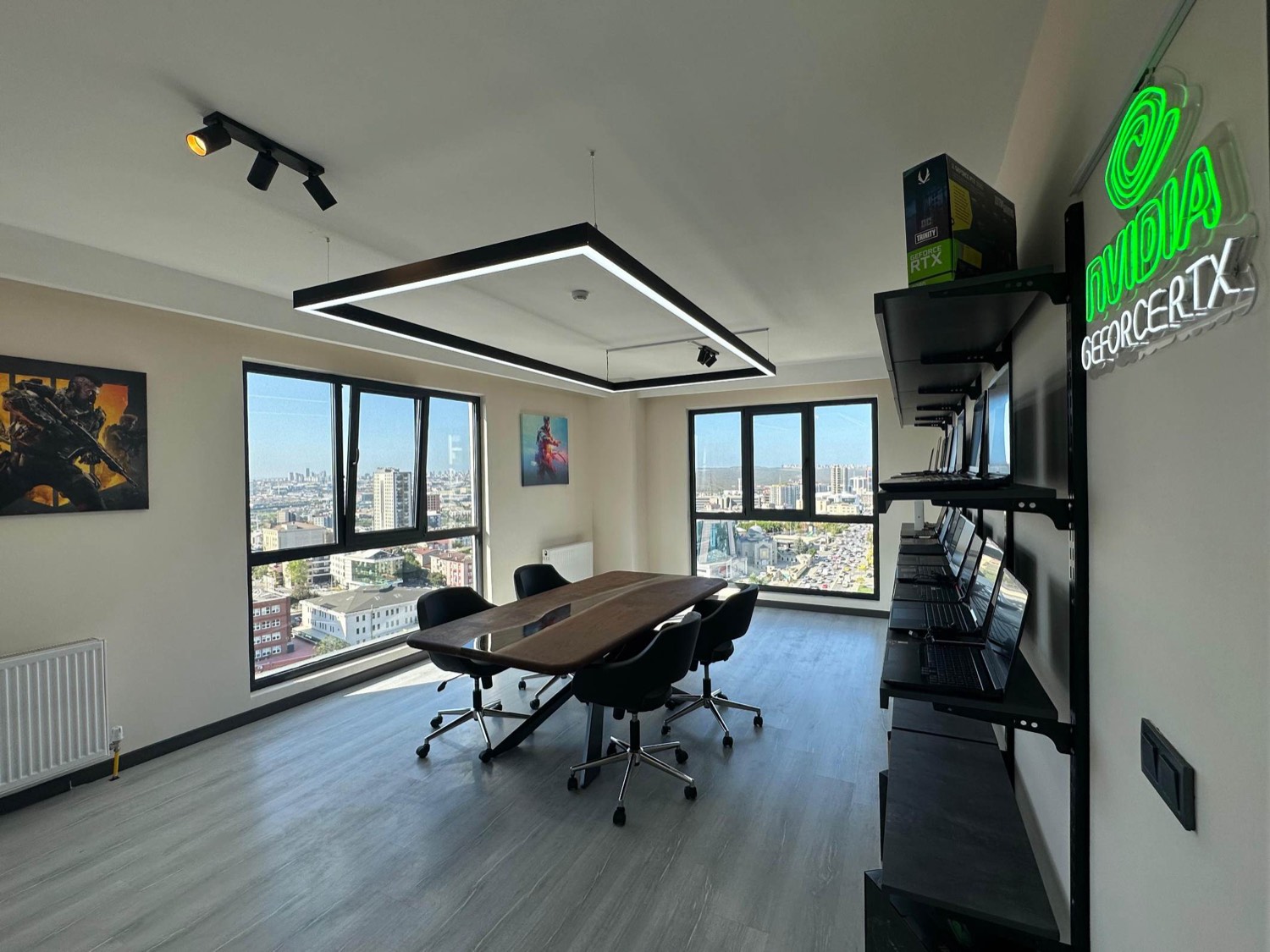 Custom Computer System showroom ve servis alanı, İstanbul Bağcılar